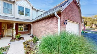 30W102 Fairfax Ct, Warrenville, IL 60555