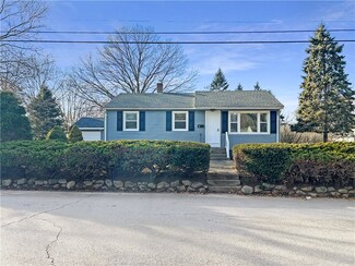 44 Windsor Park Dr, Coventry, RI 02816
