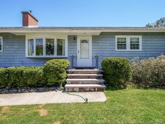 12 Gail St, Chelmsford, MA 01824