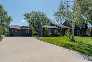 143 Outer Dr, Le Sueur, MN 56058