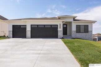 18211 Acorn Dr, Gretna, NE 68028