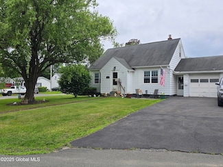 2922 Halsey Dr, Schenectady, NY 12304