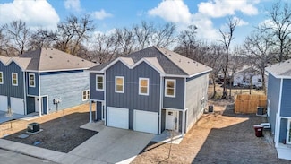 400 E 7th St, Bonham, TX 75418