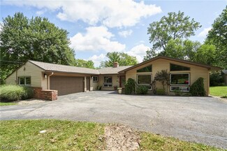 2827 Medfield Rd, Cleveland, OH 44124