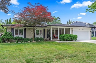 2096 Highbury Dr, Troy, MI 48085