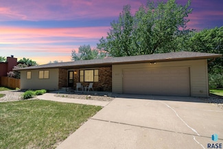 4217 S Cathy Ave, Sioux Falls, SD 57106