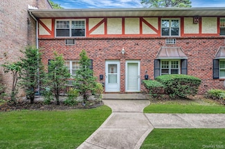 21 Glen Hollow Dr Unit G2, Holtsville, NY 11742