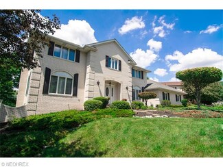 5581 Foxchase Ave NW, Canton, OH 44718