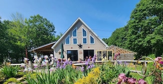 5 Bofat Hill Rd, Williamsburg, MA 01096