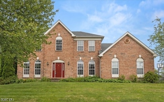 1129 Monroe Dr, Stewartsville, NJ 08886
