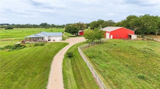11371 Osage Rd, Oskaloosa, KS 66066