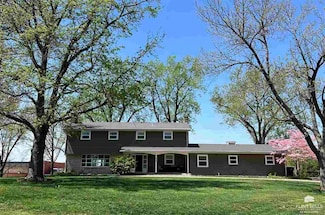 503 Parkview Dr, Wamego, KS 66547