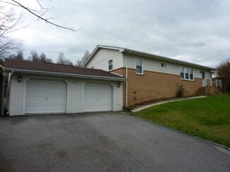 209 S Monte Vista Dr, Glade Spring, VA 24340