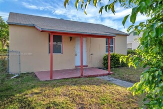 562 W 4th St, Riviera Beach, FL 33404