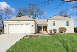1530 Creekside Cove, Wheaton, IL 60189