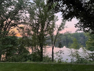 1281 Carlson Lake Ln, Saint Paul, MN 55123