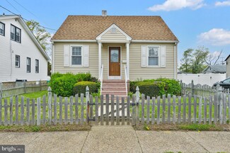 17 University Ave, Gloucester City, NJ 08030