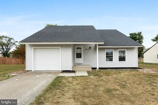 40 Penfield Ln, Sicklerville, NJ 08081
