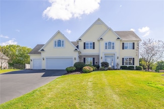 59 Finch Wood Ln, Penfield, NY 14526