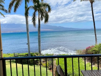 190 Hauoli St Unit 220, Wailuku, HI 96793