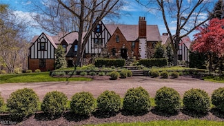15341 Russell Rd, Chagrin Falls, OH 44022