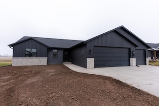 W5836 Edgewood Dr, Menasha, WI 54952