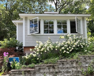 12 Stonecleve Rd, Wellesley, MA 02482