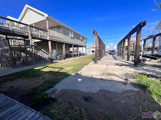1023 Bourg St, Golden Meadow, LA 70357