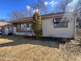 39 Parkwood Dr, Albany, NY 12205