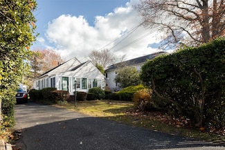 109 Bailey Ave, Patchogue, NY 11772