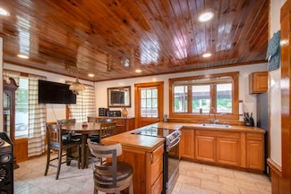 18 Morton St, Brockton, MA 02301