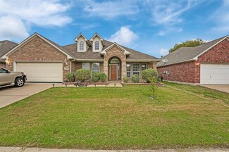 1216 Amesbury Ln, Grand Prairie, TX 75052