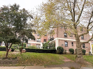 5 Terrace Cir Unit 1G, Great Neck, NY 11021