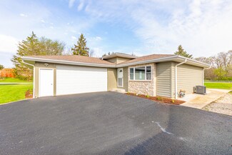 301 Stonegate Rd, New Lenox, IL 60451
