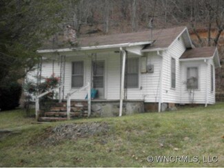 5323 Nc 261, Bakersville, NC 28705