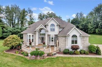 2434 Woodland Hills Dr, New Castle, PA 16101