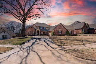 8214 S 14th Place, Broken Arrow, OK 74011