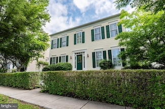 196 Pipers Inn Dr, Fountainville, PA 18923