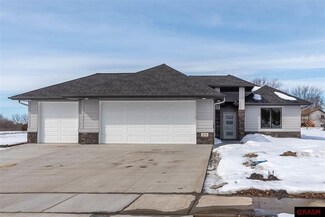 117 Dancing Waters Cir, Mankato, MN 56001