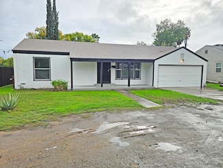 216 E Ashlan Ave, Fresno, CA 93704