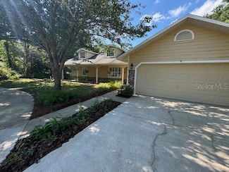 100 Crestwood Dr, Interlachen, FL 32148