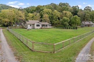 204 Mountain Spring Ln, Canton, NC 28716