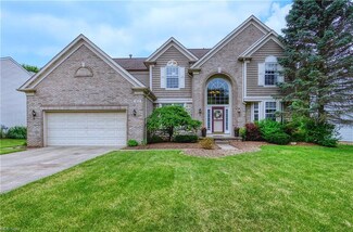 8612 Penfield Dr, Northfield, OH 44067