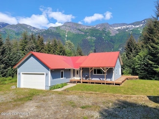 22 Raven Dr, Haines, AK 99827