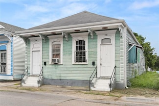 1128 Clouet St, New Orleans, LA 70117