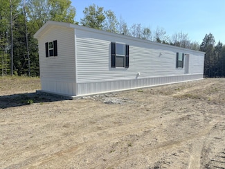 3 Fall Dr, Farmingdale, ME 04344