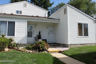 52 Greenwood Dr, Freehold, NJ 07728