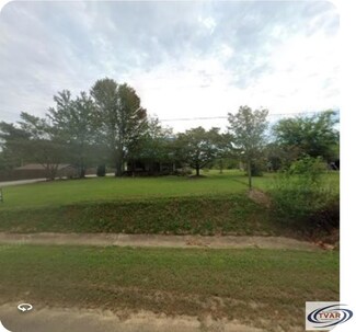 300 Honeybee Rd, Paris, TN 38242