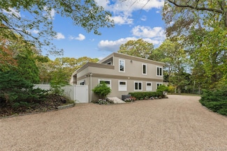 14 Woodland Ln, Quogue, NY 11959