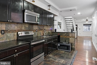 1425 N Front St, Philadelphia, PA 19122